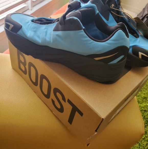 Yeezy - Picture 4 of 4